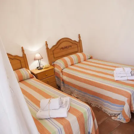 Rustic Med Casa Castell Дом отдыха